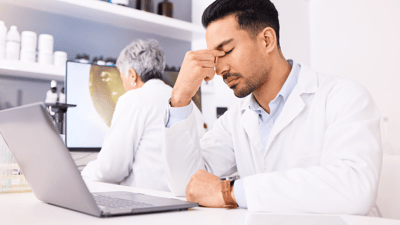farmacéutico preocupado