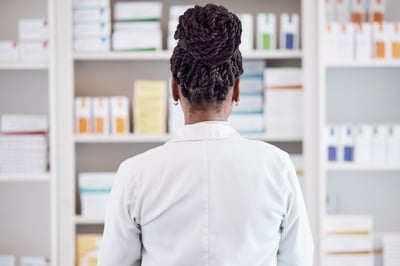 droguista en una farmacia