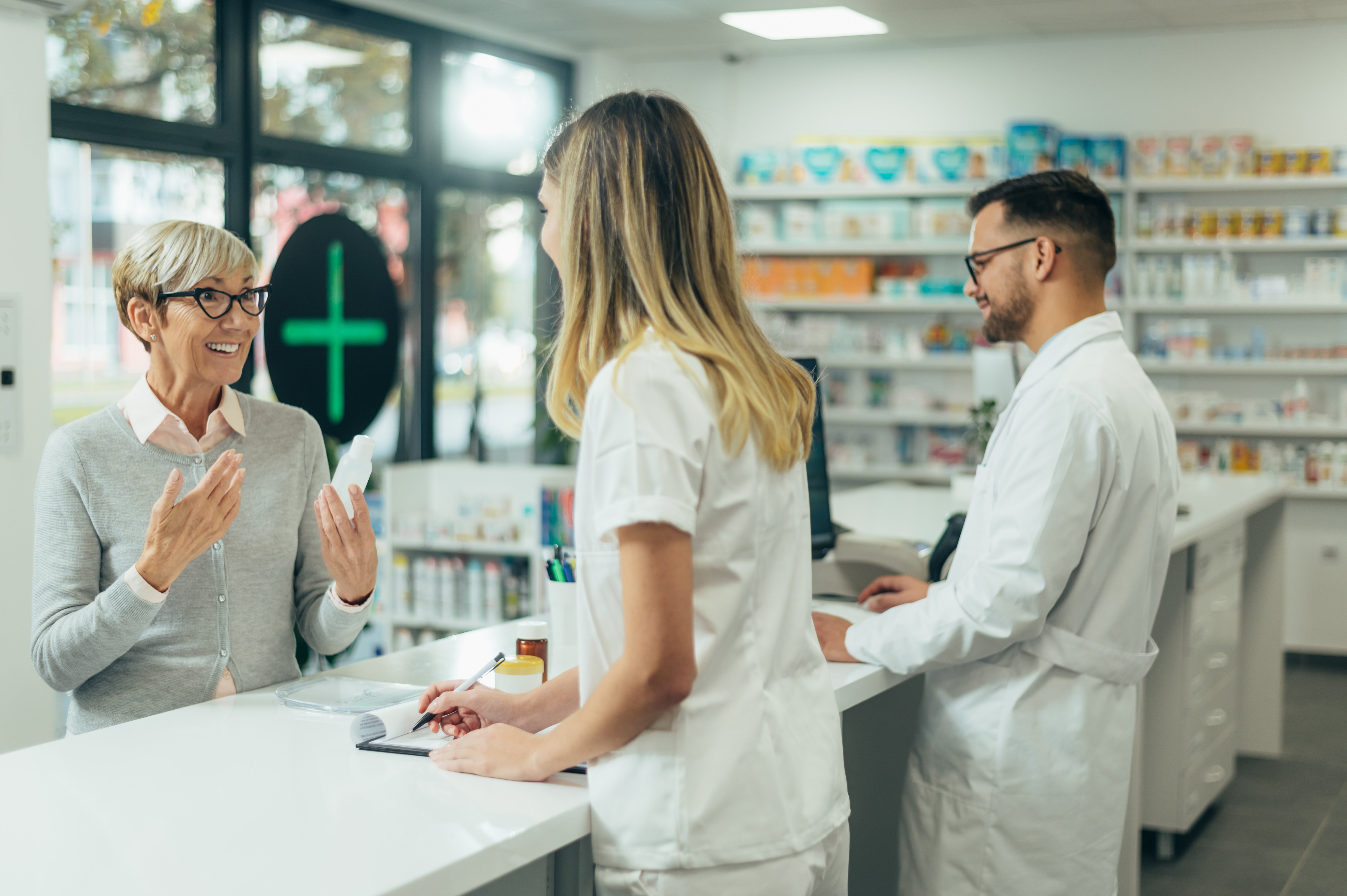 farmacéuticos charlando